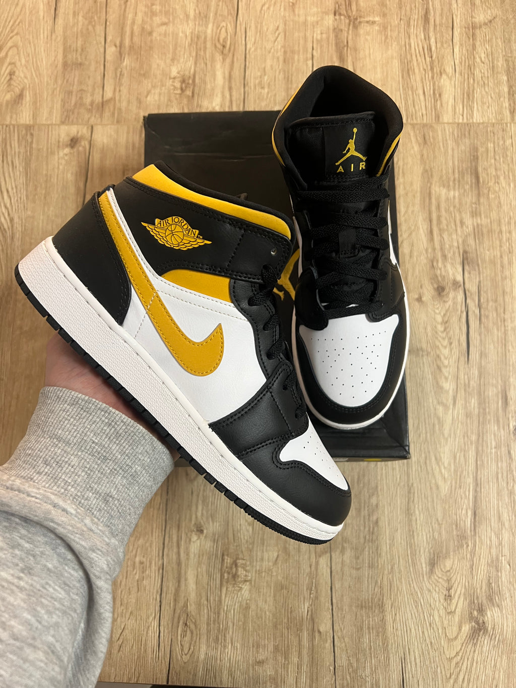 Air Jordan 1 Mid White Pollen Black (GS)