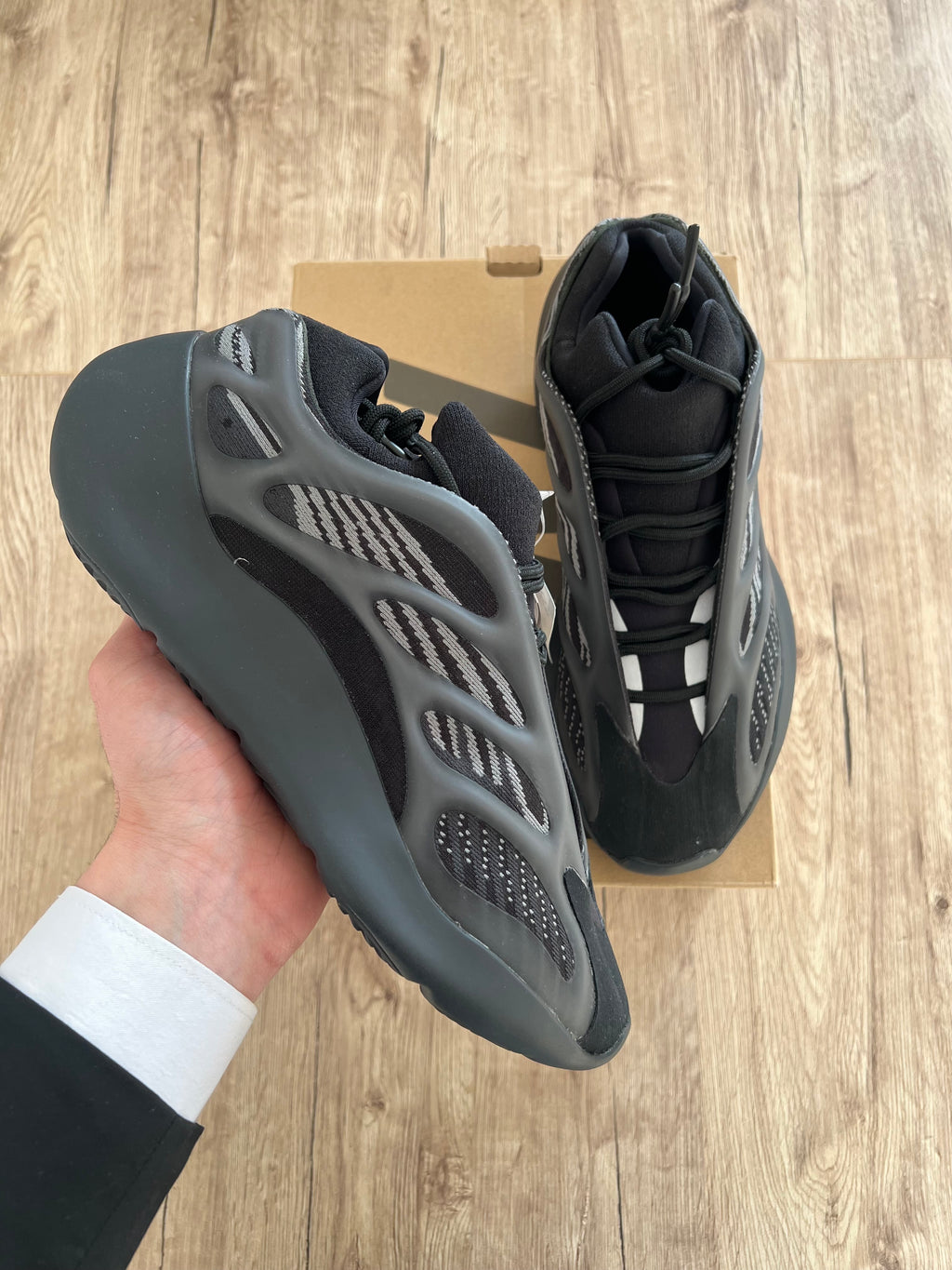 adidas Yeezy 700 V3 Alvah