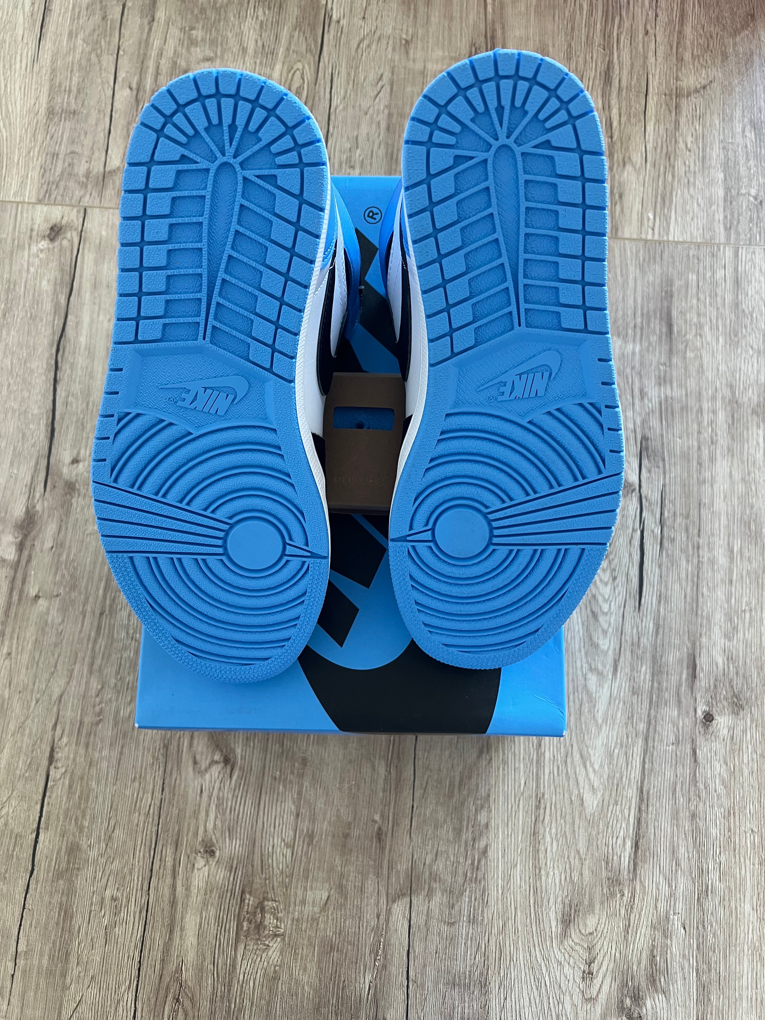 Air Jordan 1 Retro High OG UNC Toe