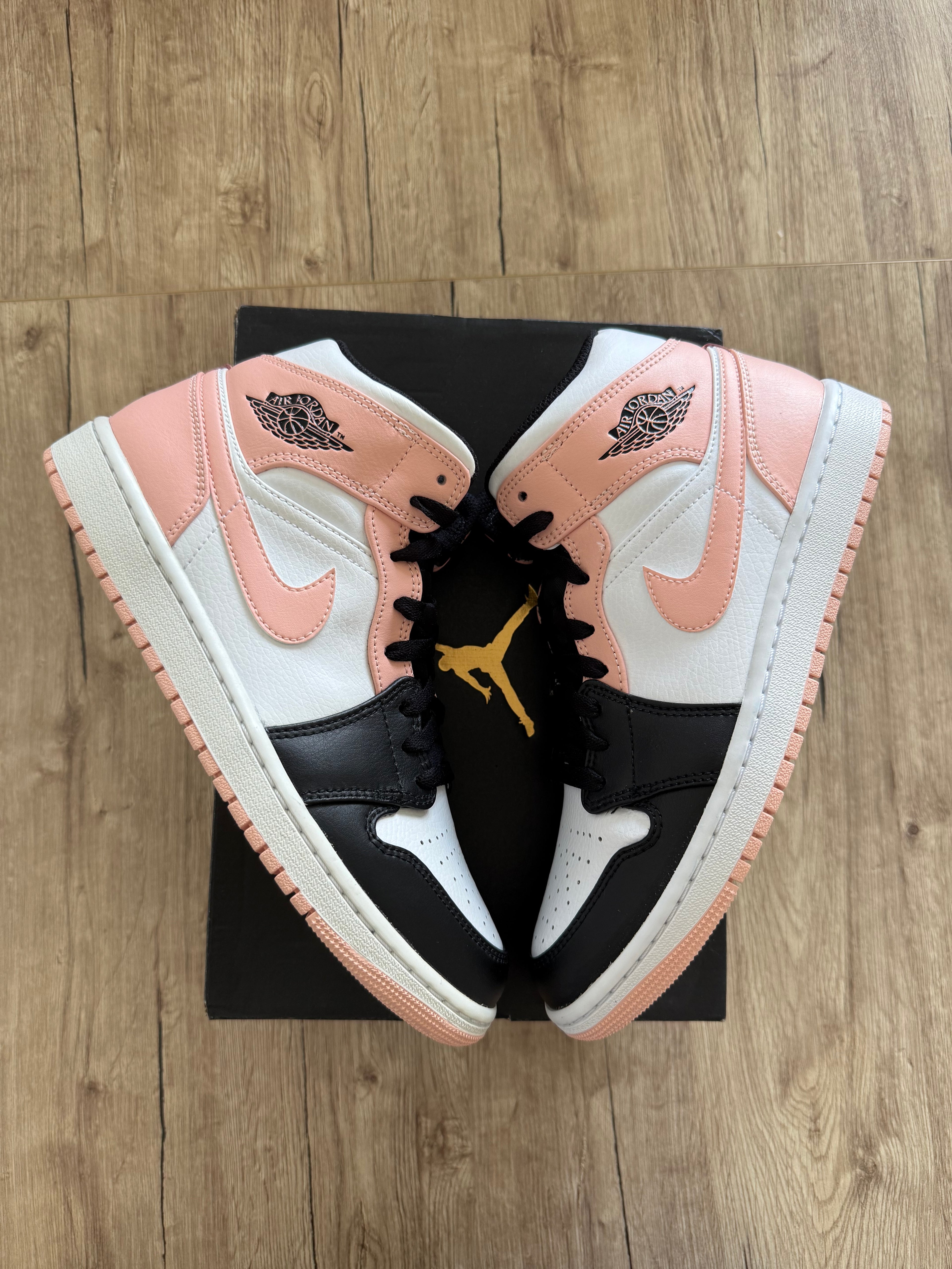Air Jordan 1 Mid Crimson Tint