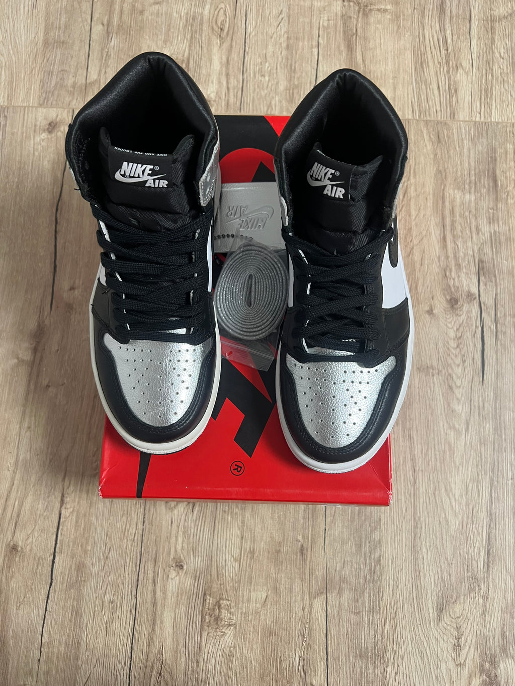 Air Jordan 1 Retro High 'Silver Toe