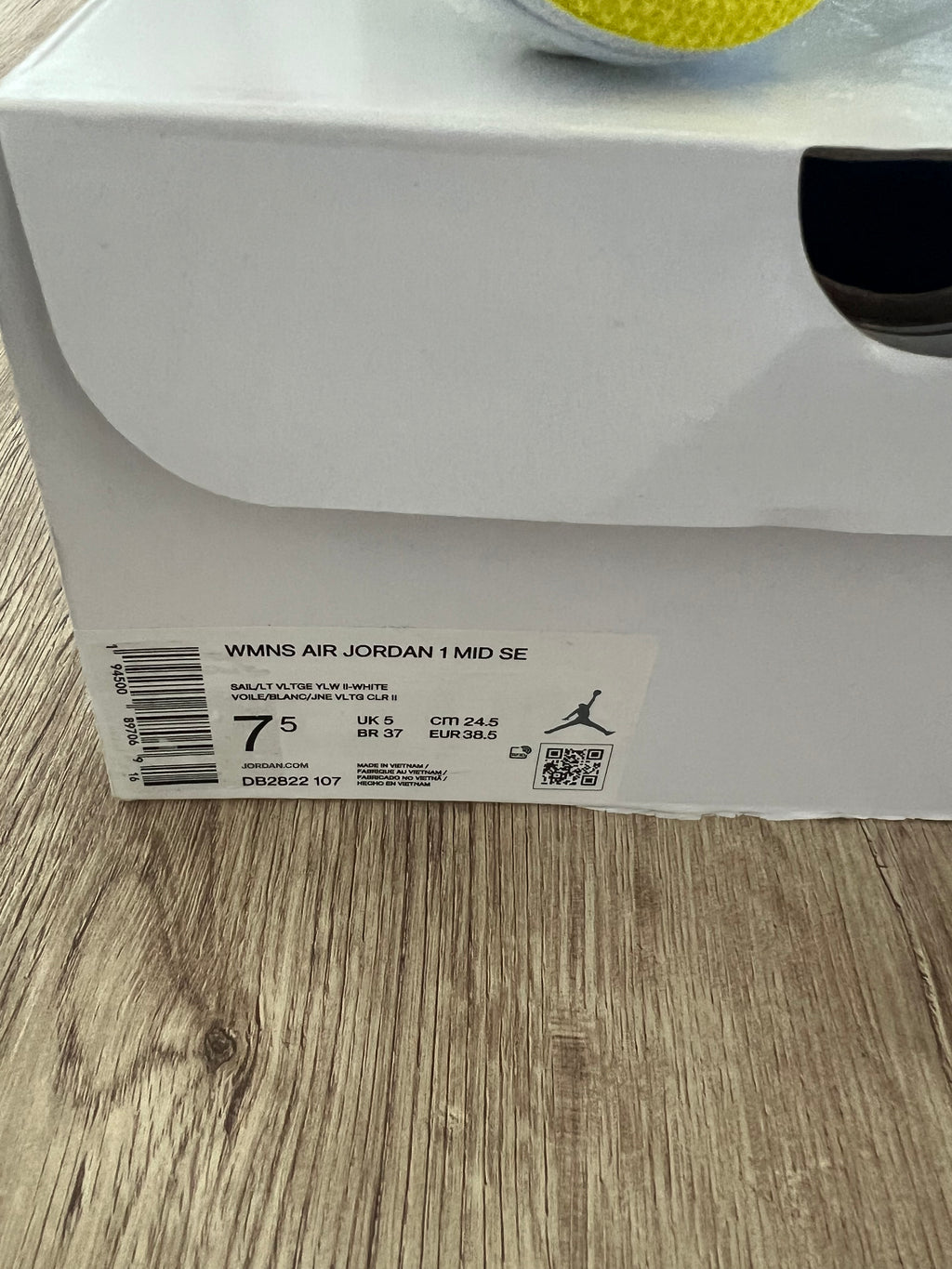 Air Jordan 1 Mid SE Voltage Yellow