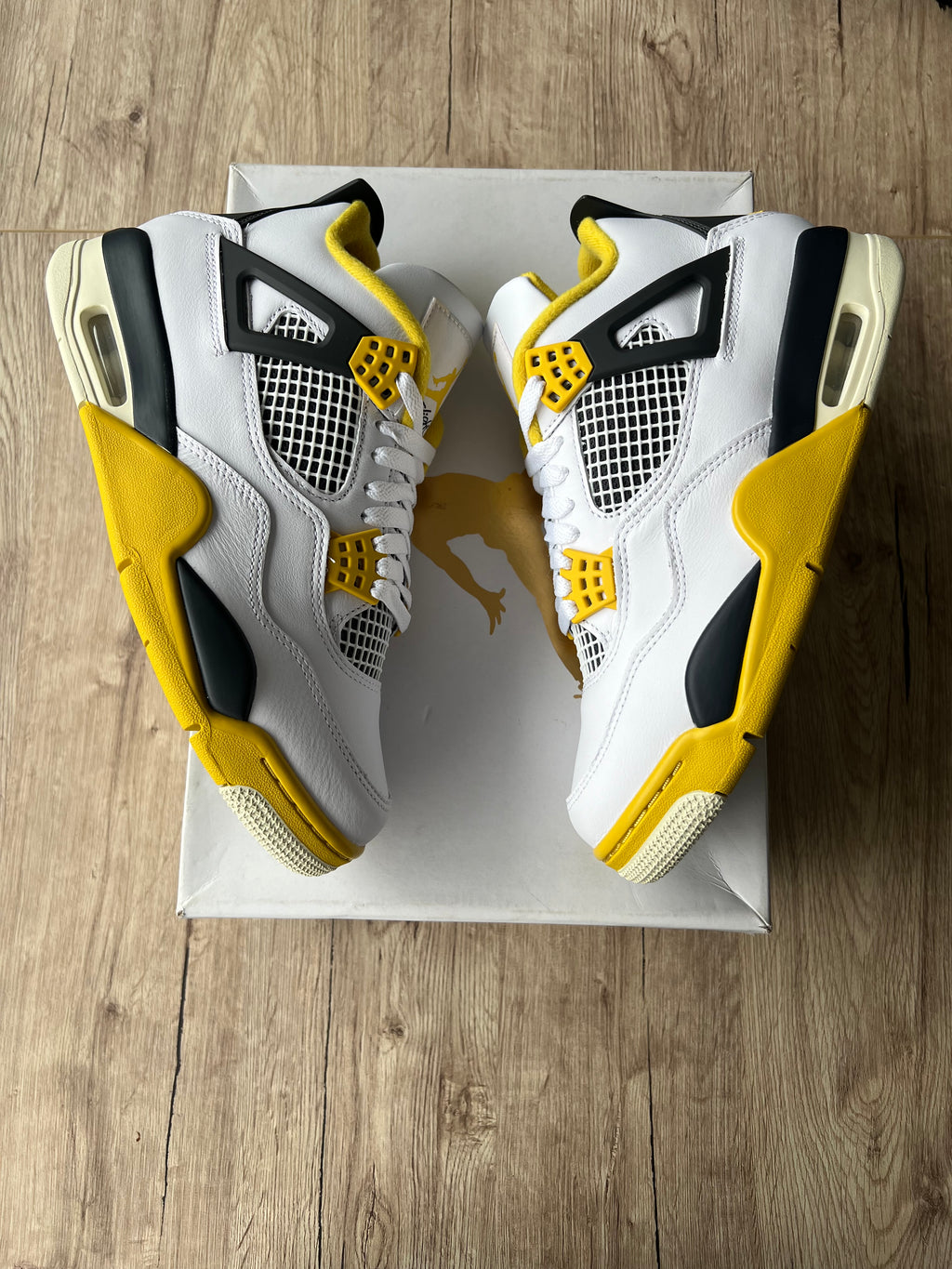 Jordan 4 Retro Vivid Sulfur