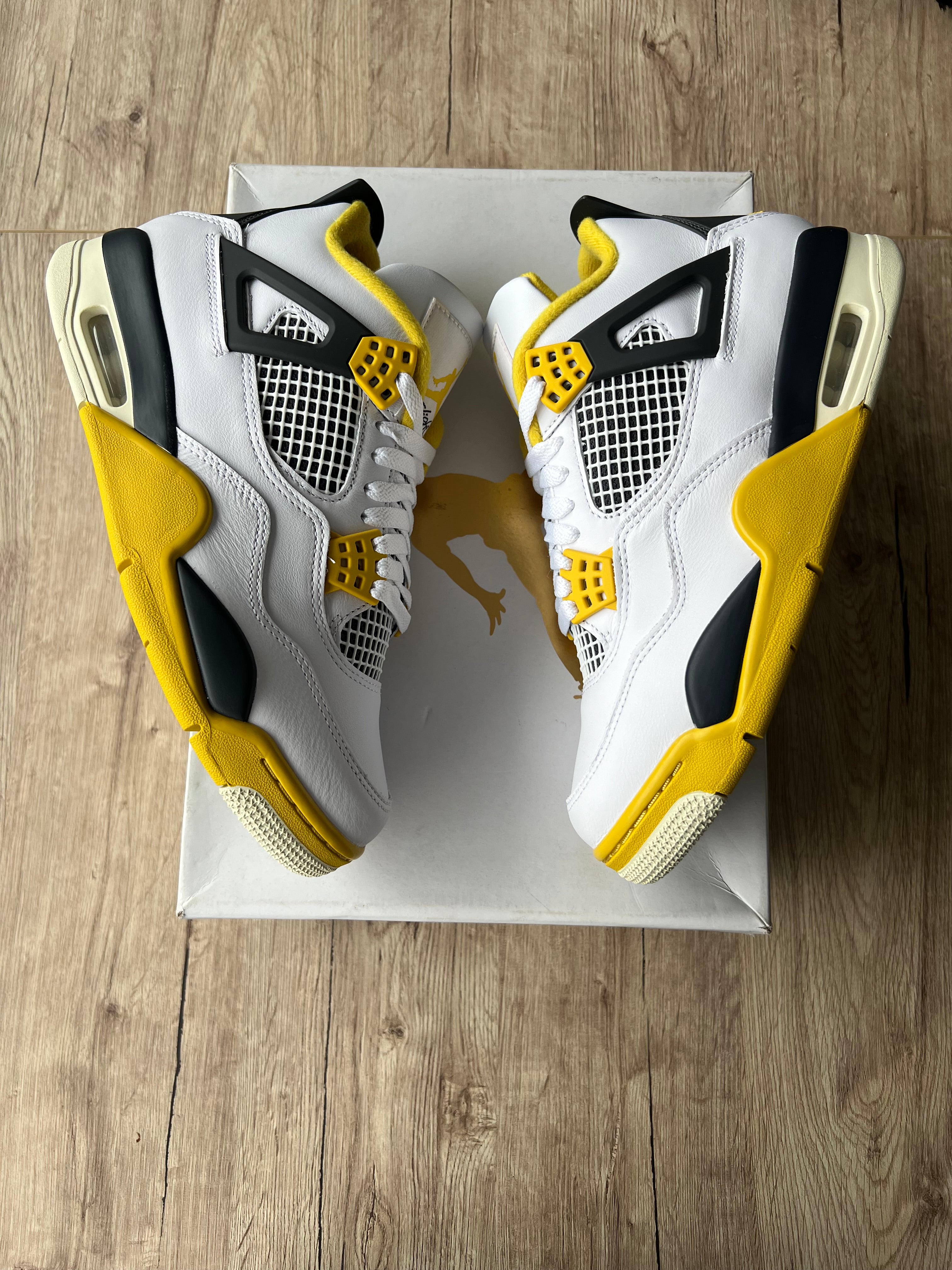 Jordan 4 Retro Vivid Sulfur