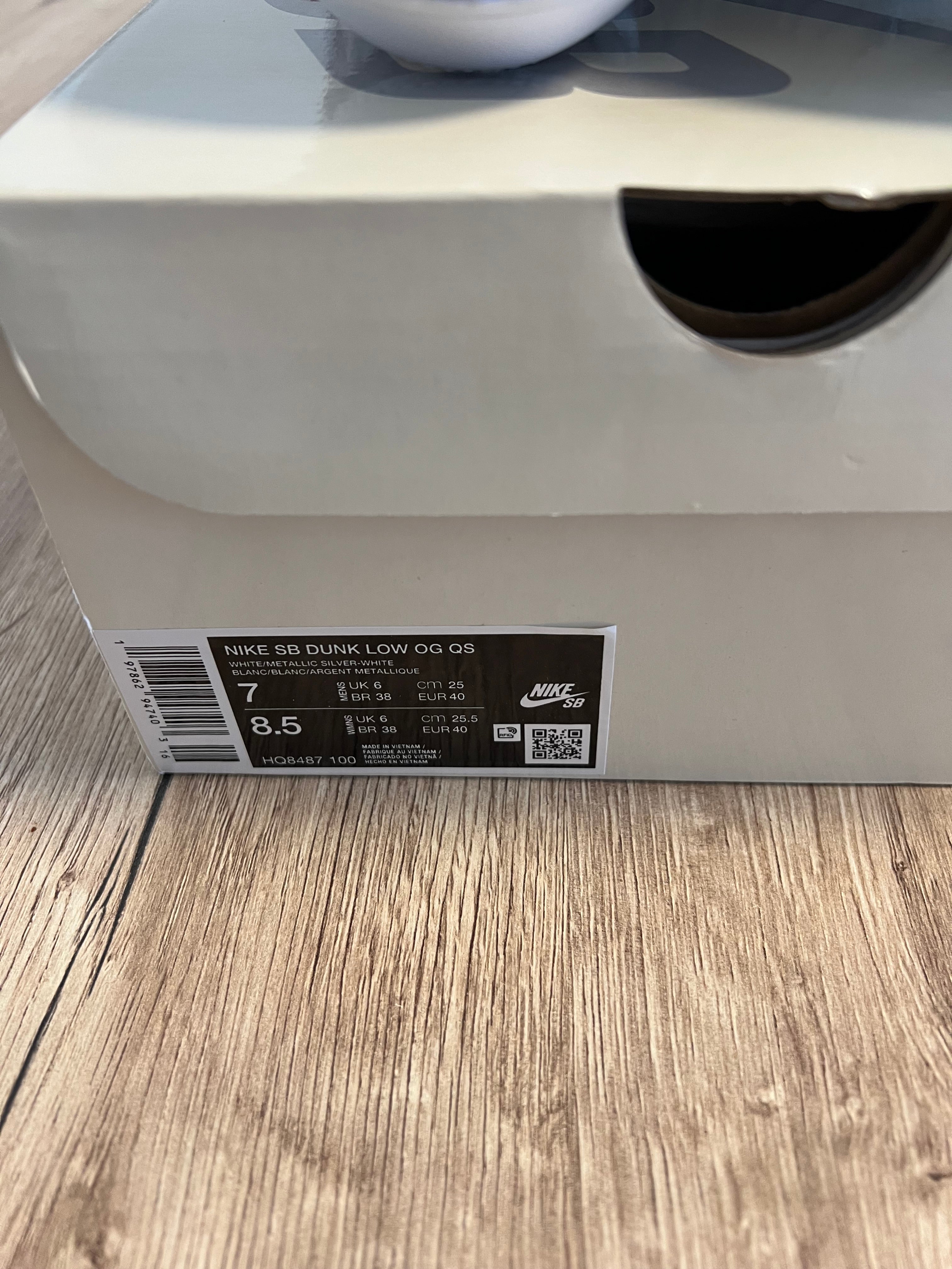 Nike SB Dunk Low Supreme 94 White Metallic Silver