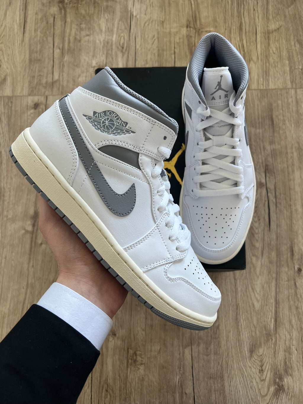 Air Jordan 1 Mid Neutral Grey