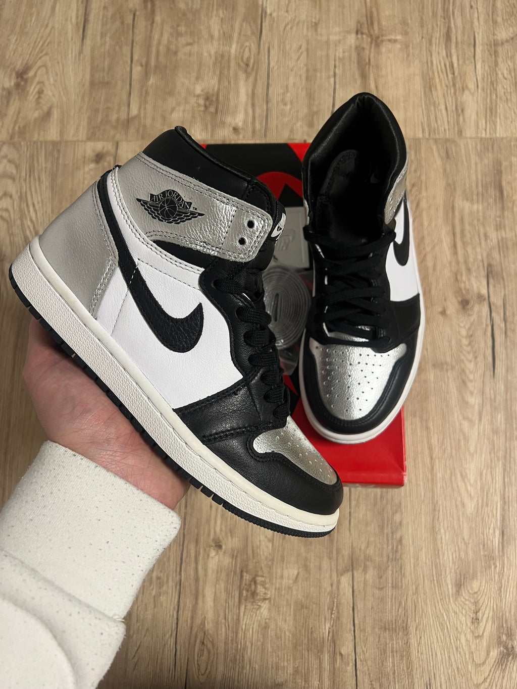 Air Jordan 1 Retro High 'Silver Toe