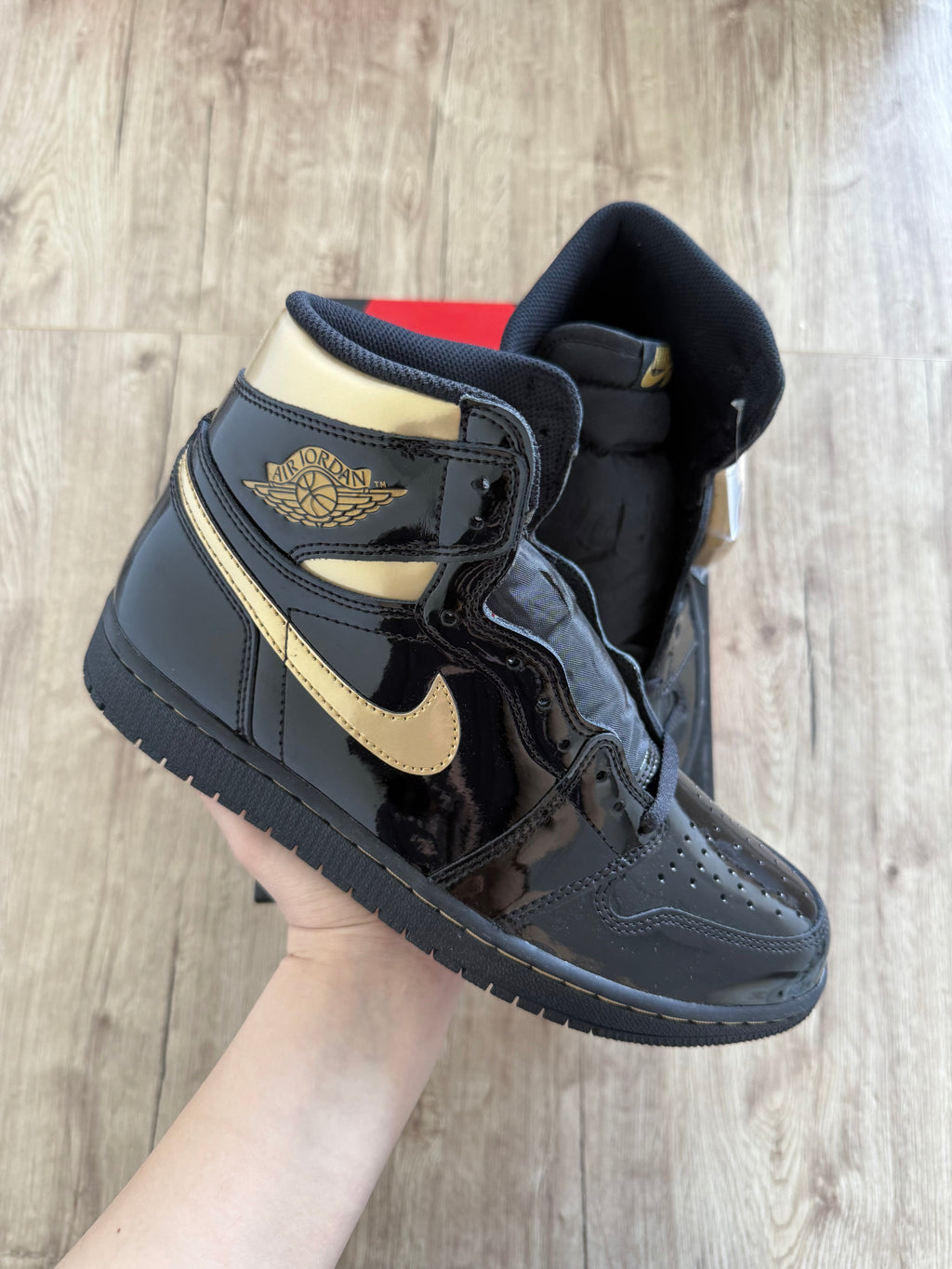 Jordan 1 Retro High Black Metallic Gold (2020)
