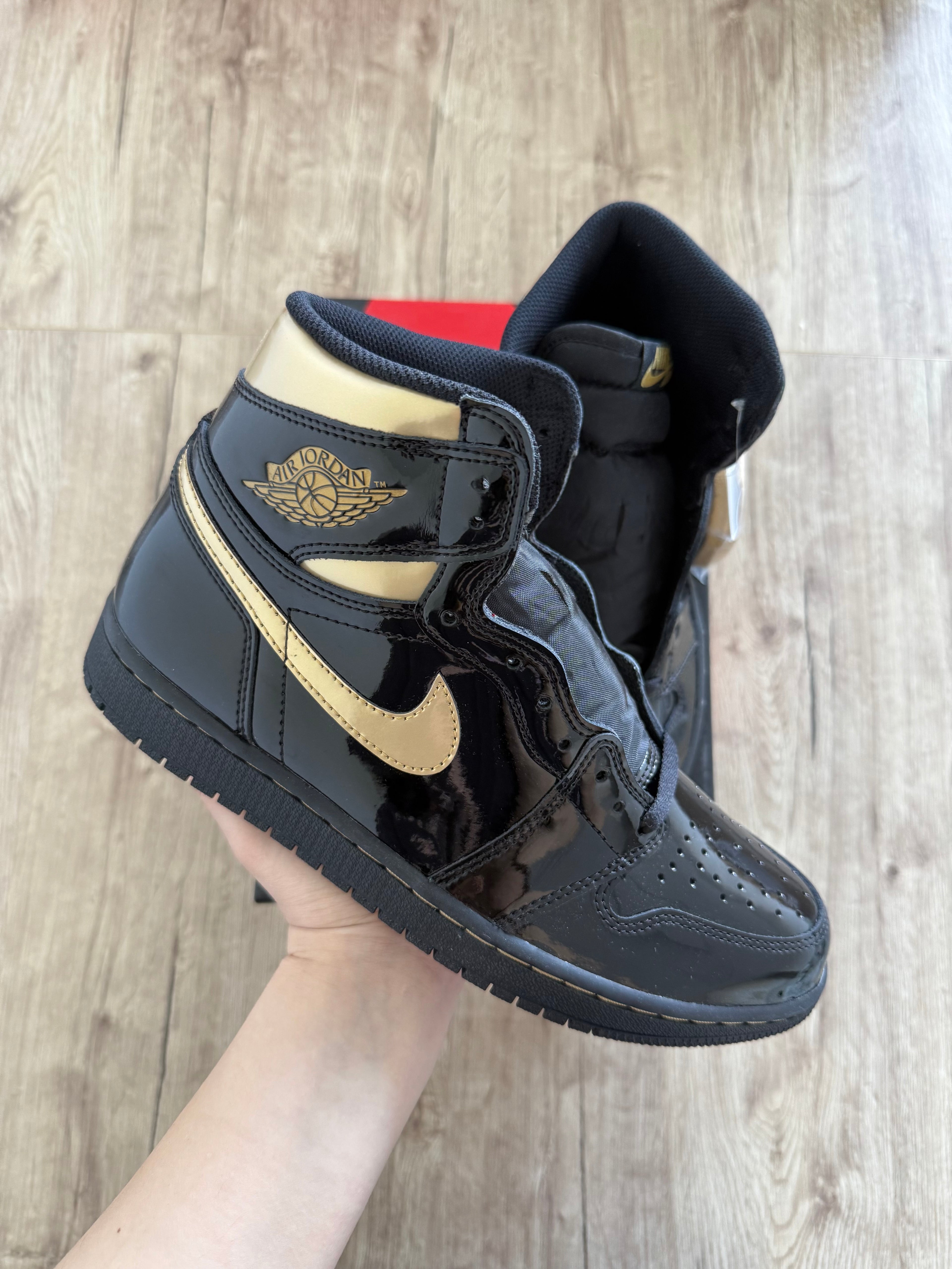 Jordan 1 Retro High Black Metallic Gold (2020)