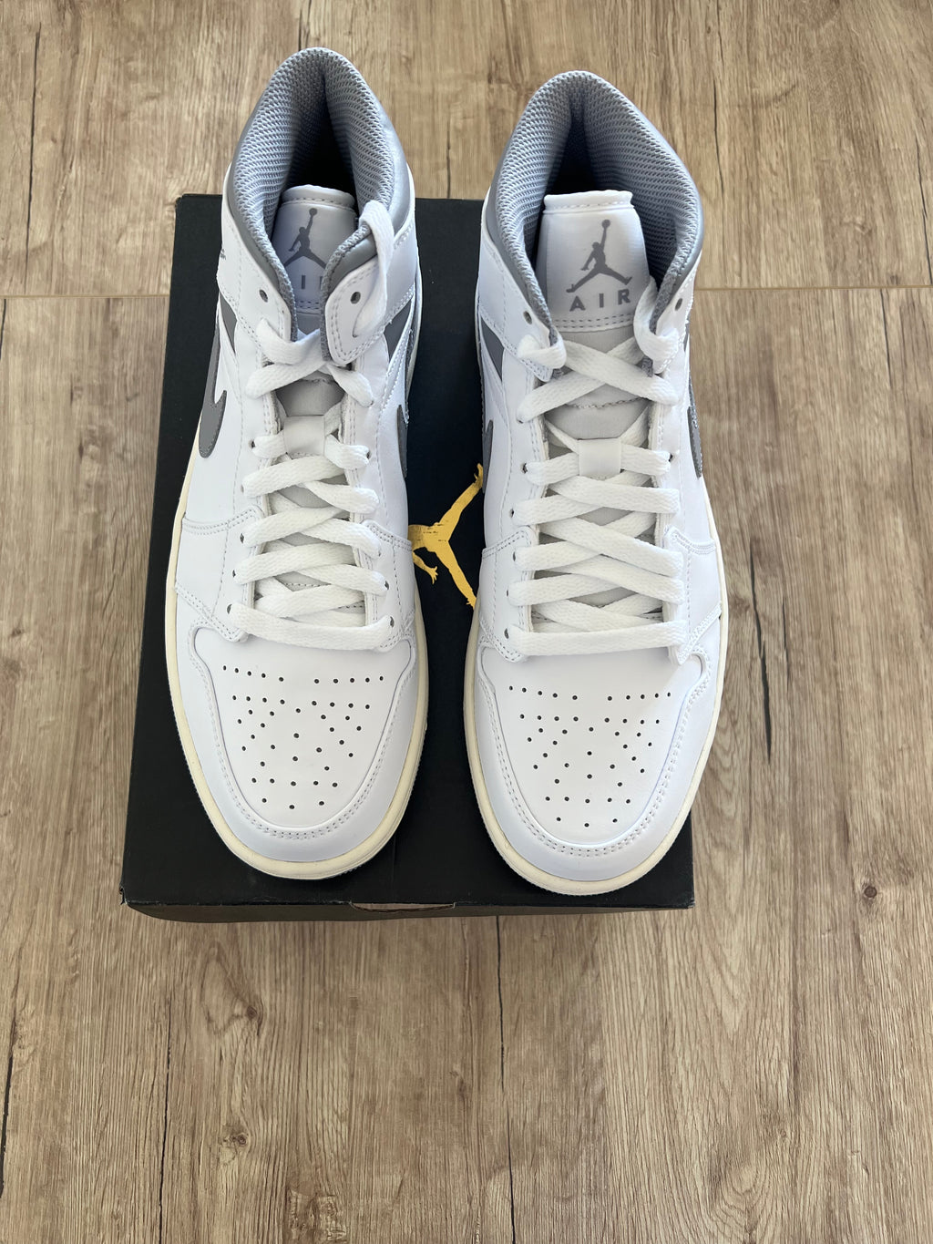 Air Jordan 1 Mid Neutral Grey
