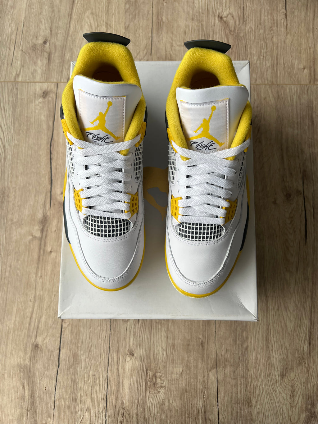 Jordan 4 Retro Vivid Sulfur