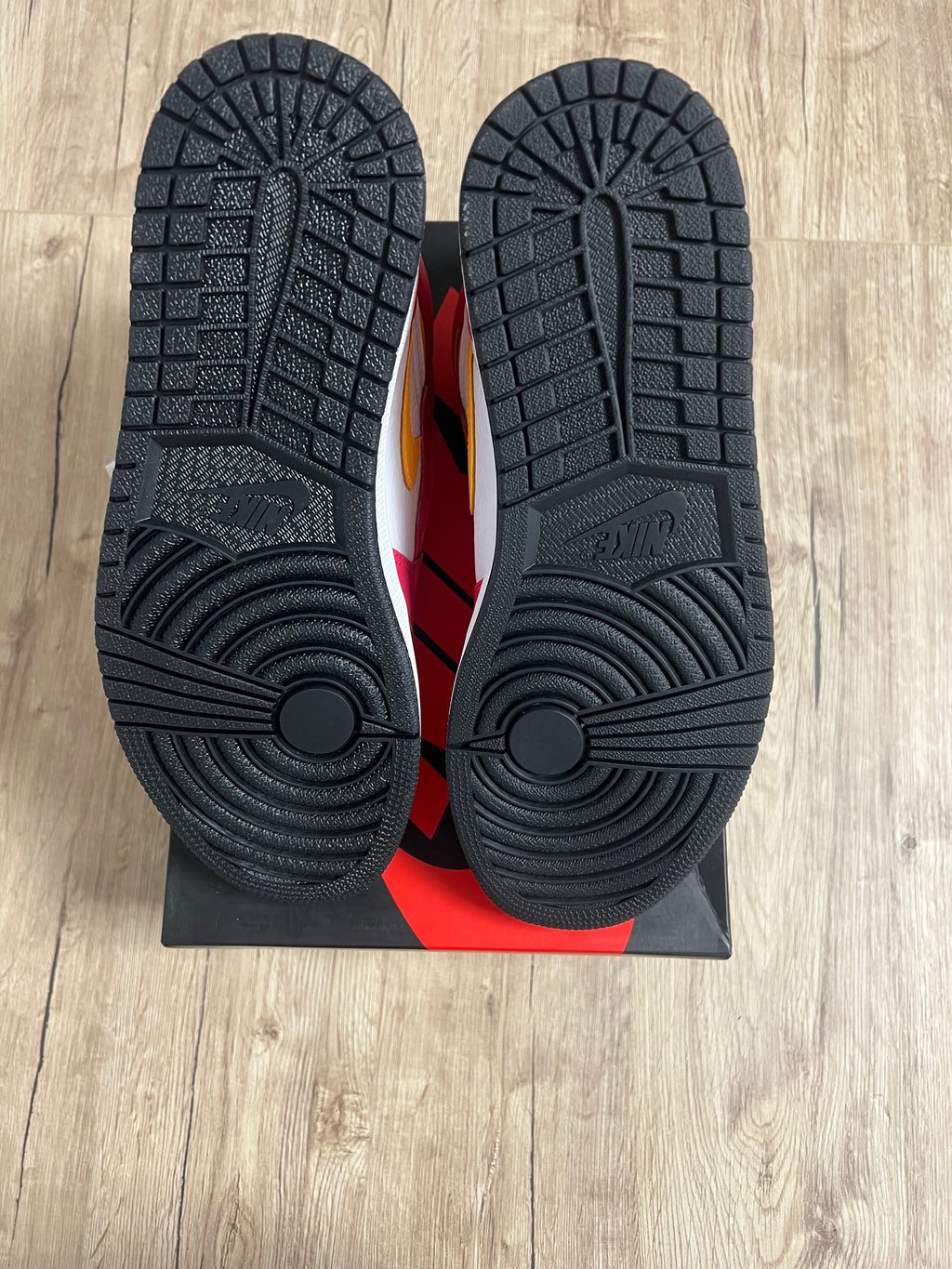 Jordan 1 Retro High OG Light Fusion Red