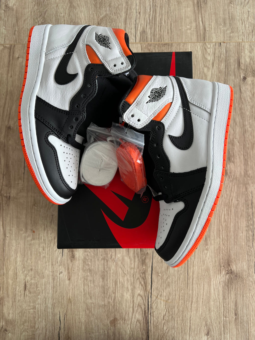 Air Jordan 1 Retro High Electro Orange