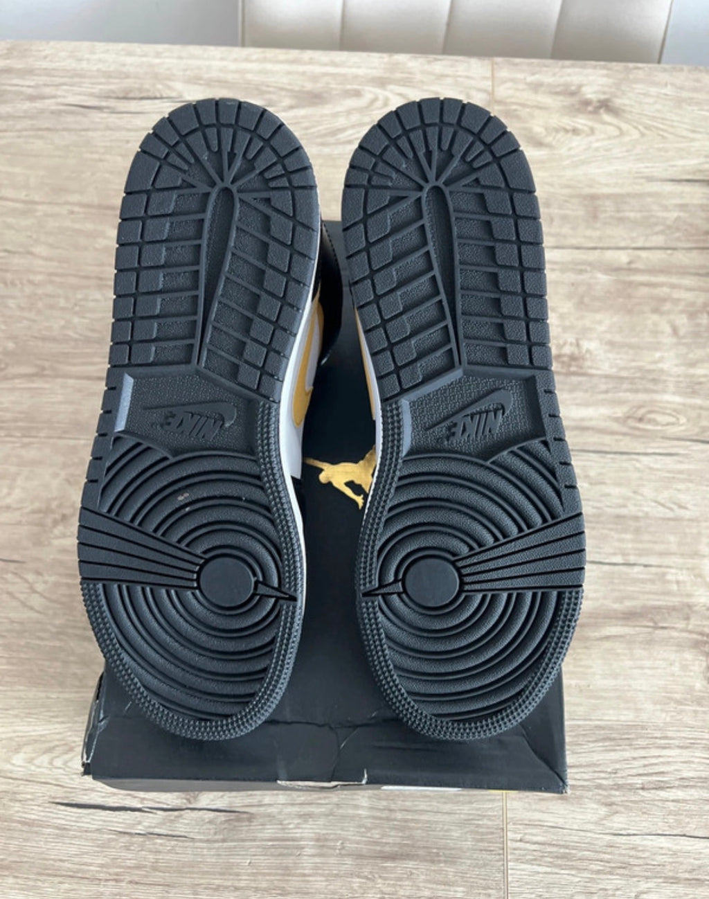 Air Jordan 1 Mid White Pollen Black (GS)