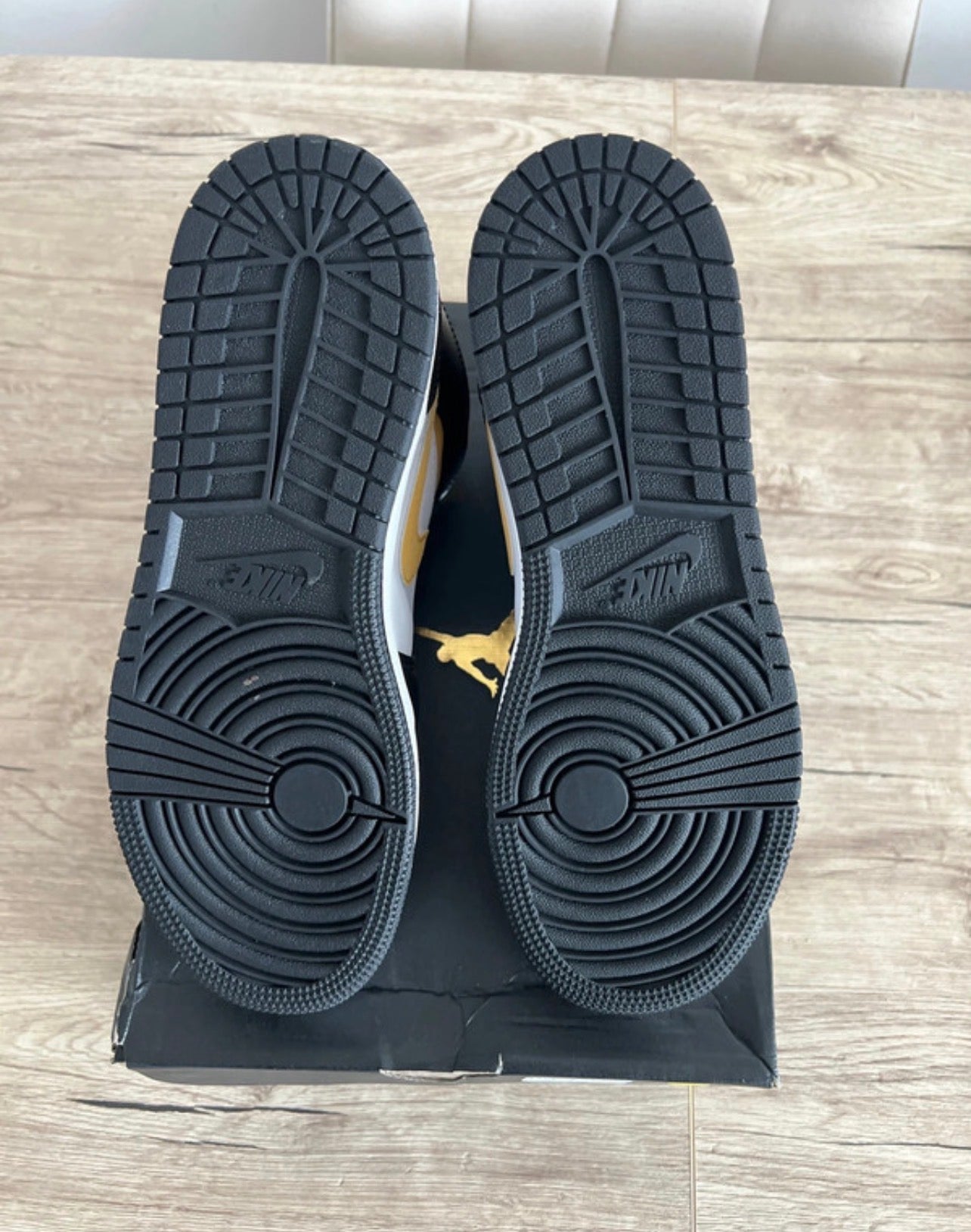 Air Jordan 1 Mid White Pollen Black (GS)