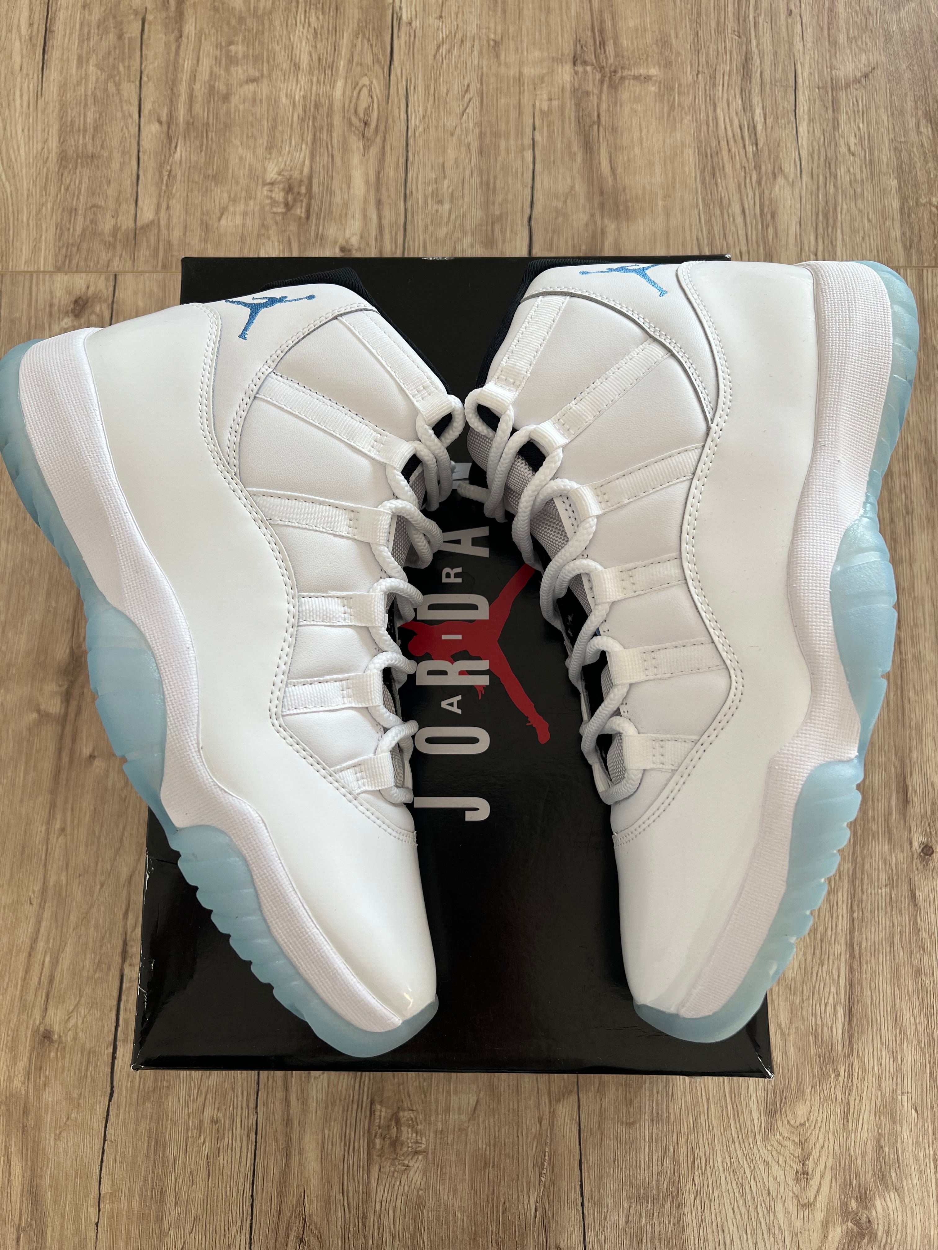 Jordan 11 Retro 'Legend Blue' (2024)