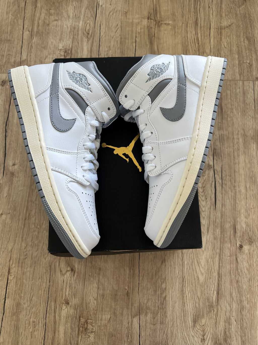 Air Jordan 1 Mid Neutral Grey