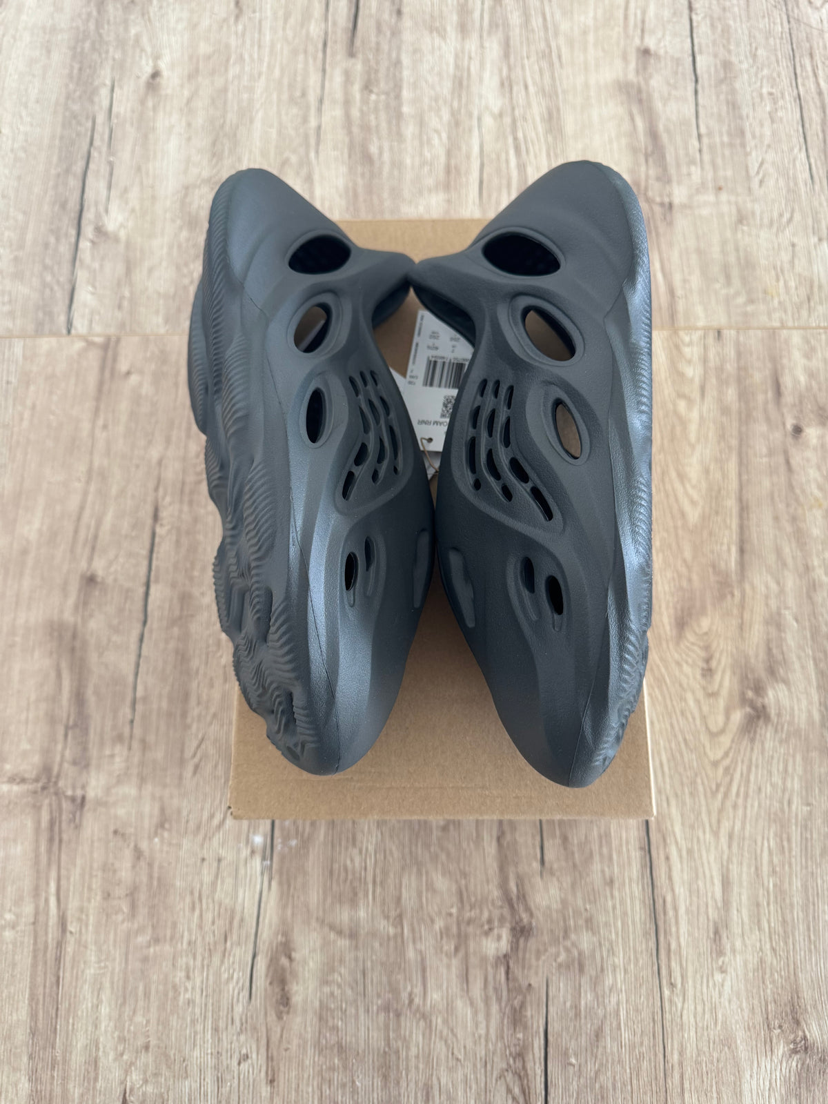 Yeezy foam carbon