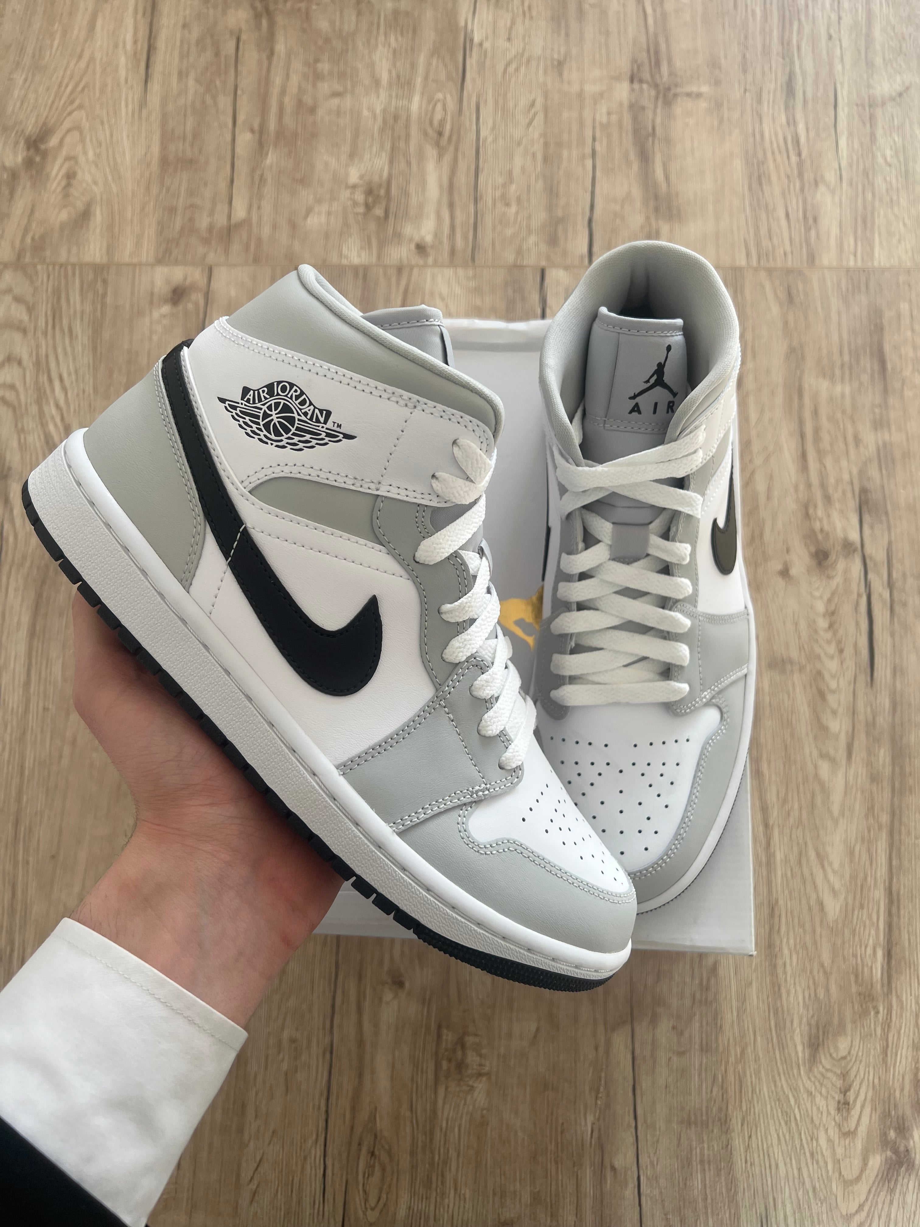 Air Jordan 1 Mid Light Smoke Grey Black