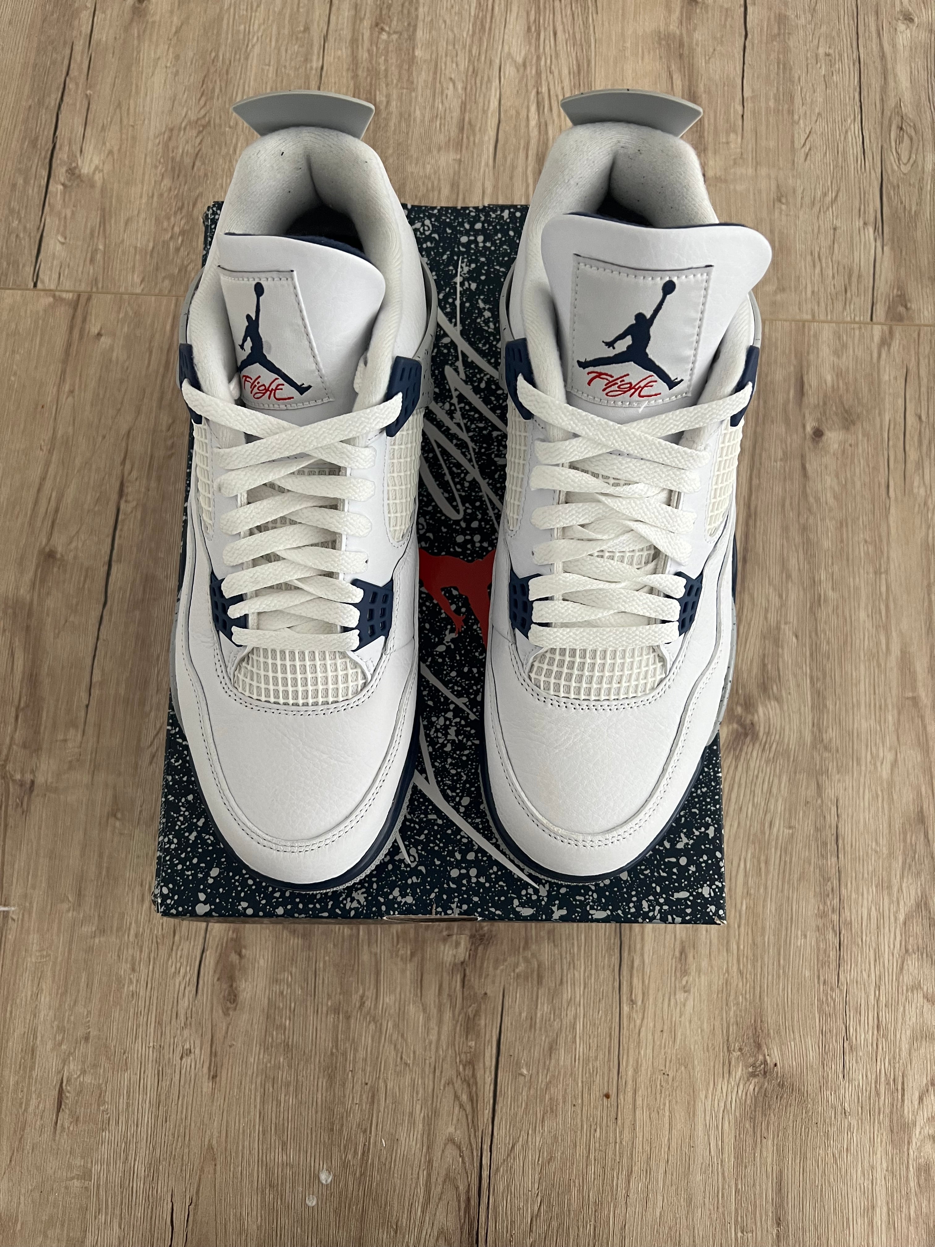 Jordan 4 navy