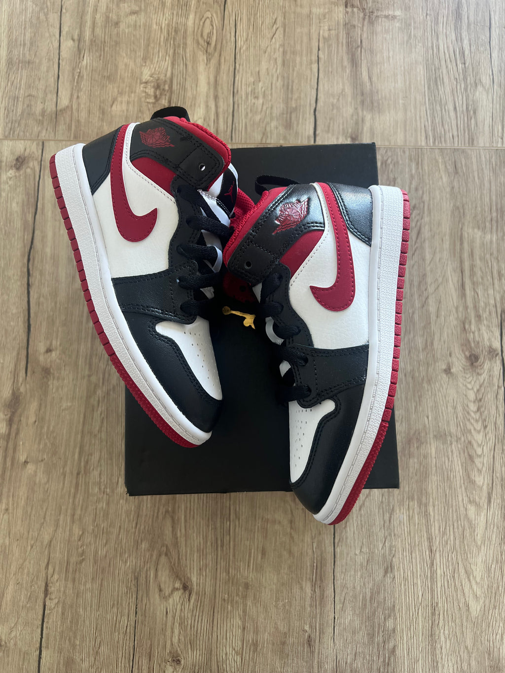 Jordan 1 Mid Gym Red