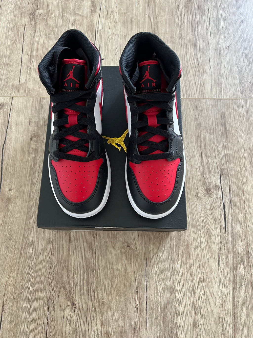 Air Jordan 1 Mid Alternate Bred Toe