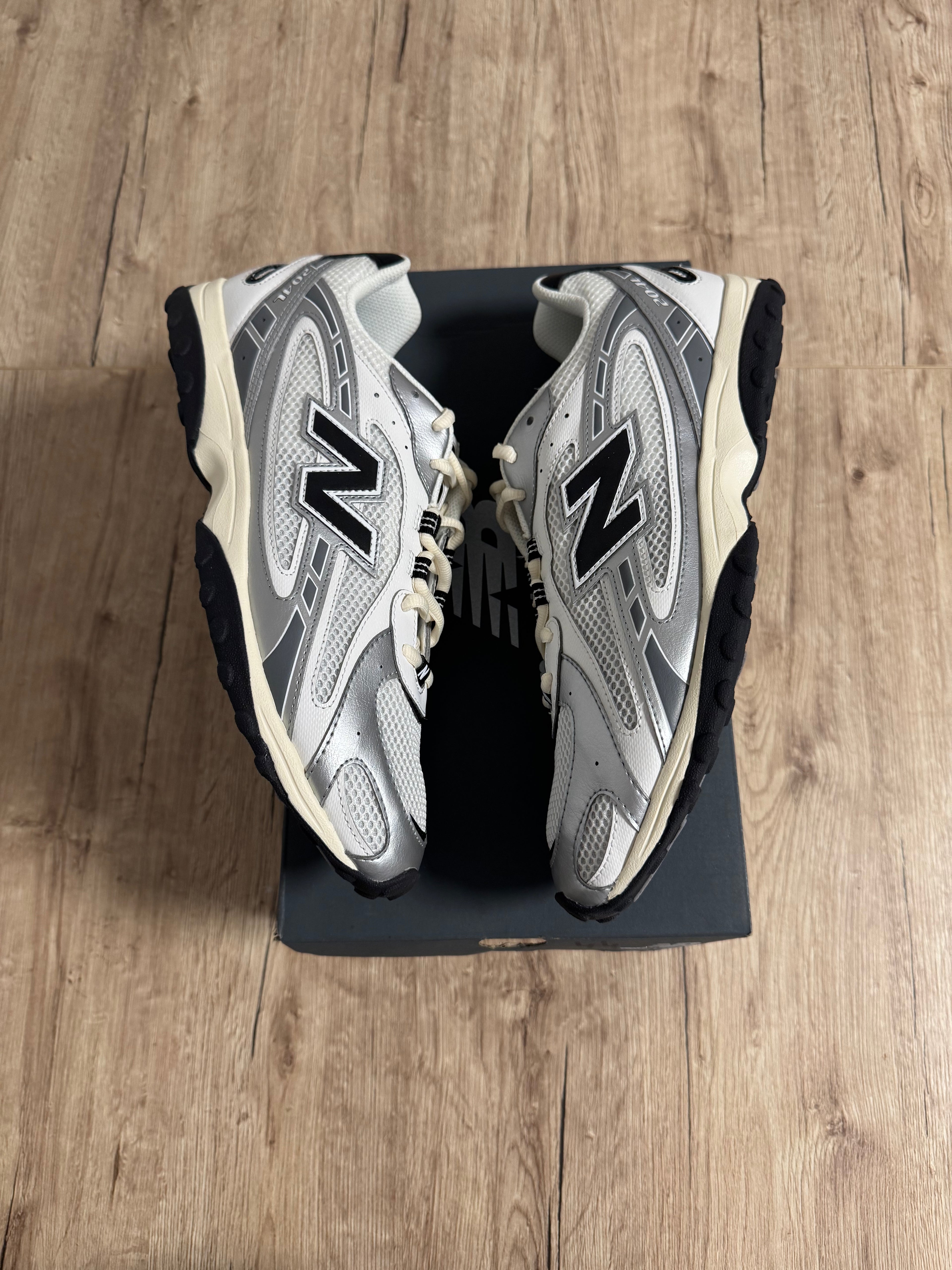 NEW BALANCE 204L METALIC SILVER