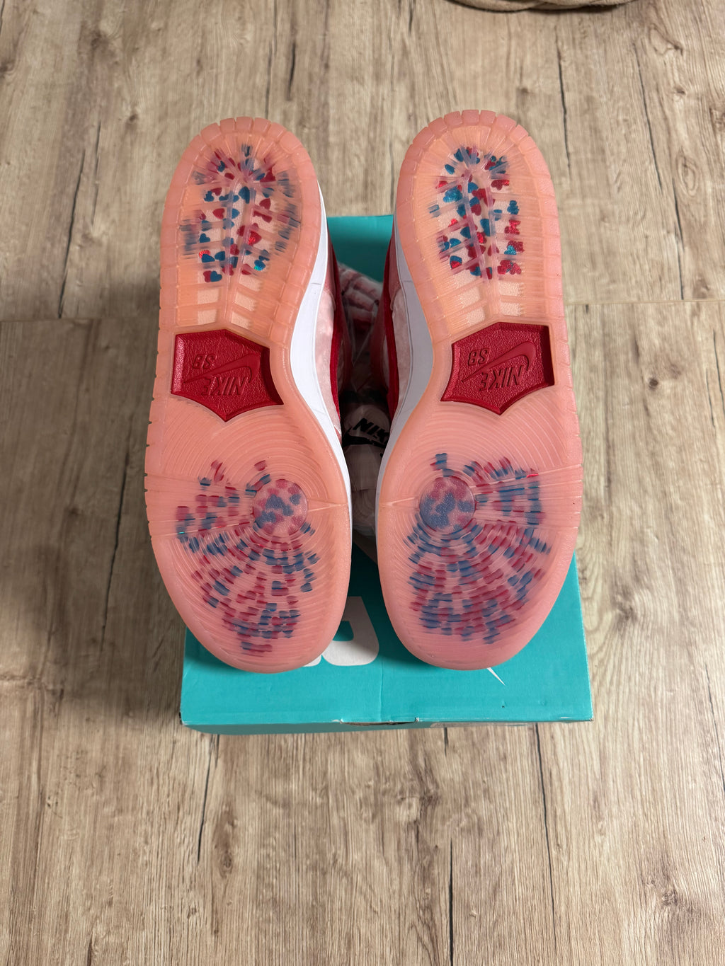 Nike SB Dunk Low StrangeLove Skateboards (Regular Box)